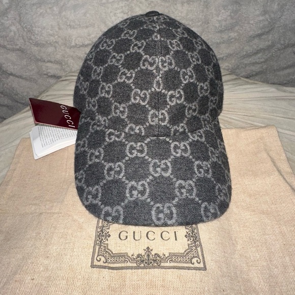 Gucci Flannel GG Cap - Picture 1 of 4